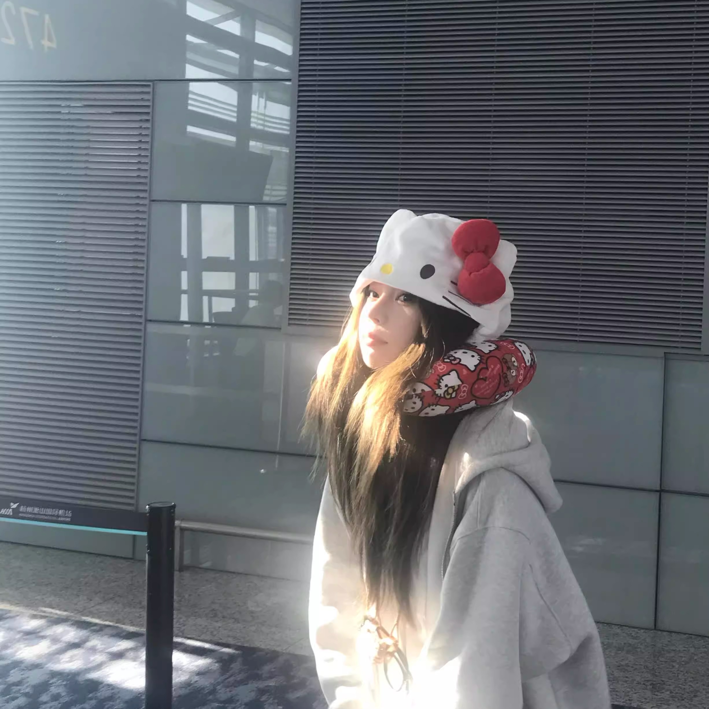 Hello Kitty U Shaped Neck Pill - Car Accessories Nearby 리뷰 및 가격
