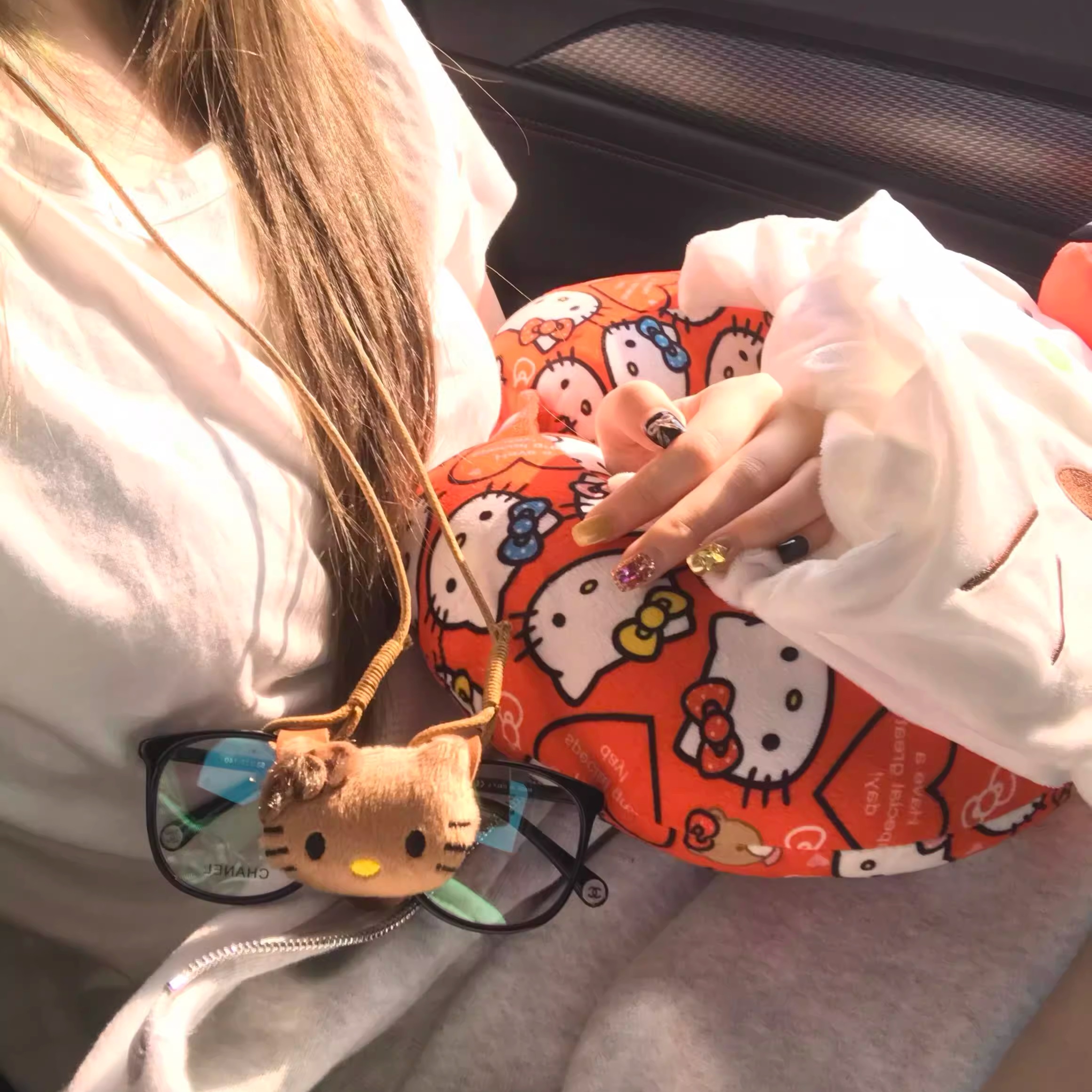 Hello Kitty U Shaped Neck Pill - Car Accessories Nearby 리뷰 및 가격